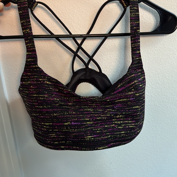 Women's Strappy Multicolor Sports Bra - Picture 5 of 8